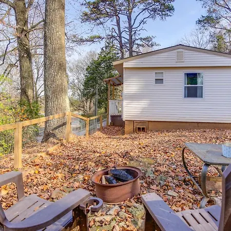 Knoxville Cottage With Fenced Yard, Pet Friendly!